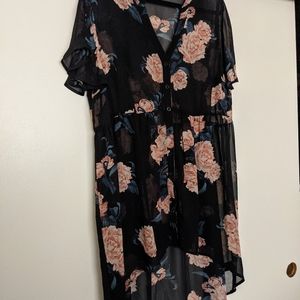 Torrid sheer tunic. Size 1 Button down Floral print